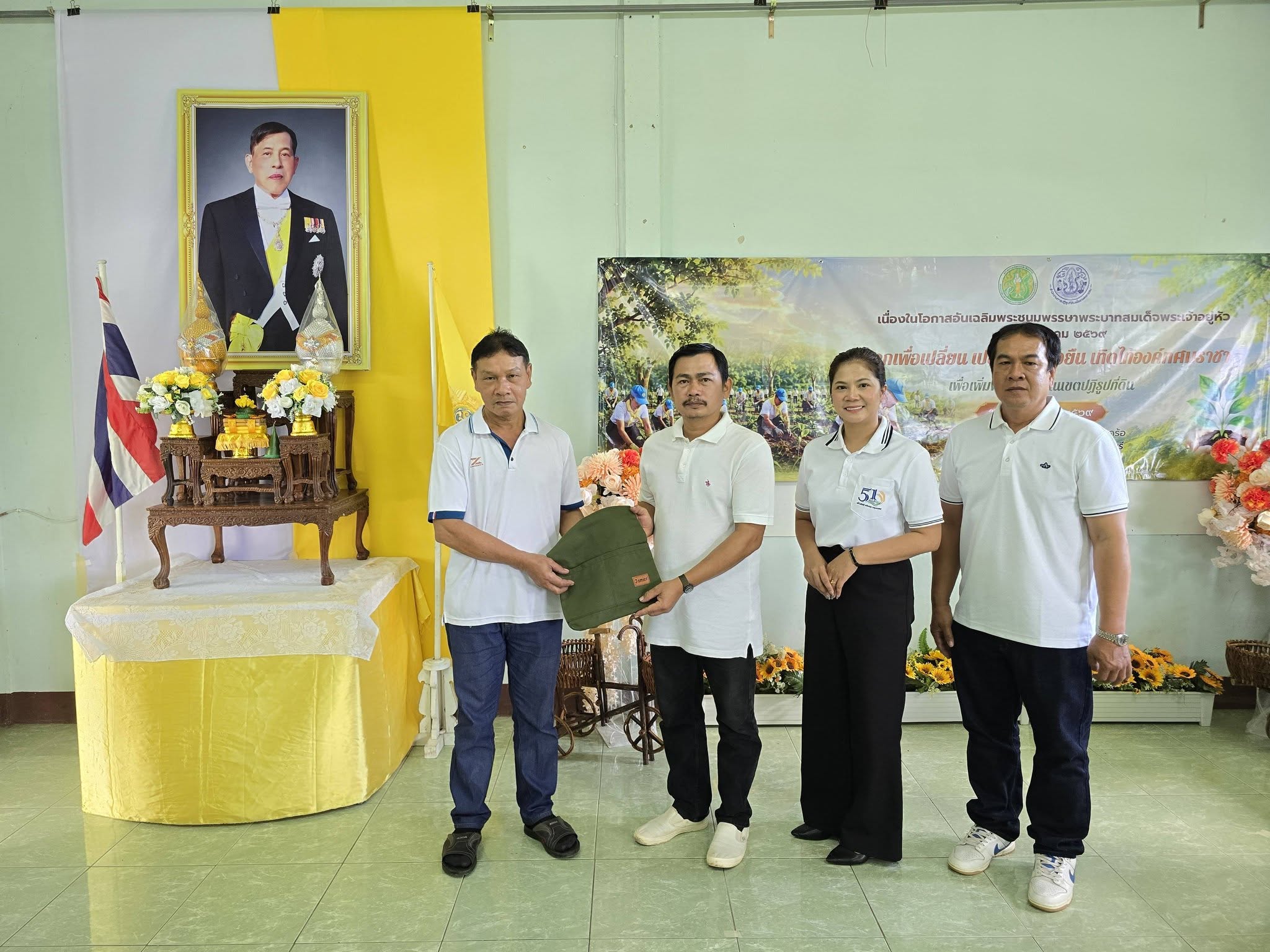 title - ปฏิรูปที่ดินจังหวัดเพชรบุรี พร้อมด้วย เจ้าหน้าที่ ส.ป.ก.เพชรบุรี ร่วมจัดโครงการ 
